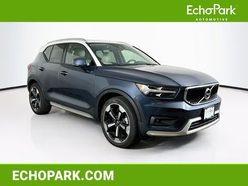 Used 2021 Volvo XC40 T5 Momentum w/ Premium Package AWD/4WD image 1