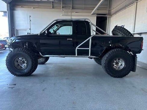 Used 2000 Toyota Tacoma PreRunner RWD image 6