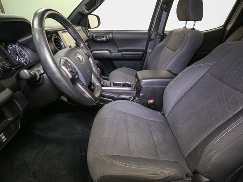 Used 2016 Toyota Tacoma TRD Off-Road image 40