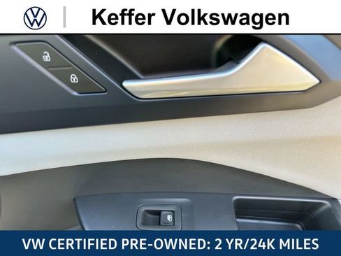 Certified 2023 Volkswagen Taos SE FWD image 31