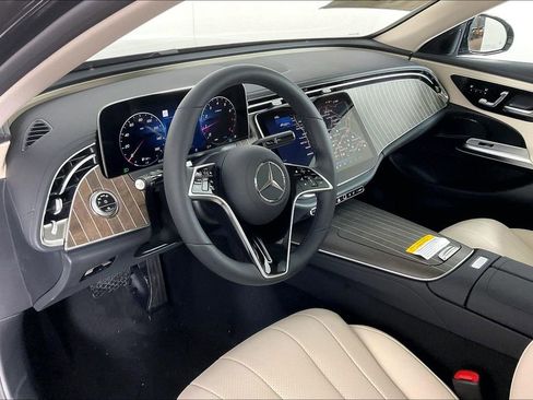 New 2026 Mercedes-Benz E 350 4MATIC Sedan image 6