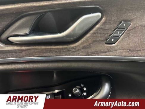 Used 2023 Jeep Grand Cherokee L Overland image 9