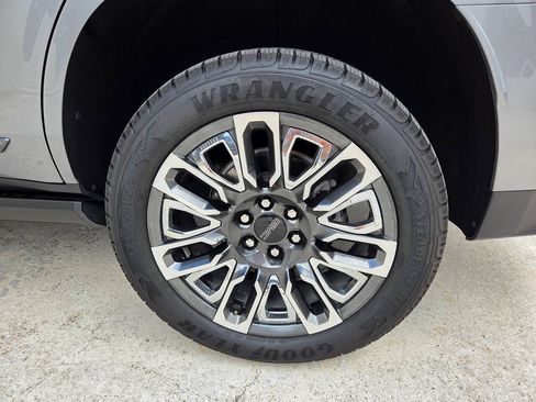 Used 2023 GMC Yukon Denali Ultimate AWD/4WD image 25