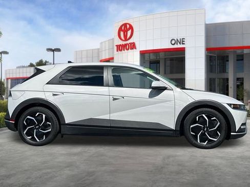 Used 2024 Hyundai Ioniq 5 SE RWD image 3