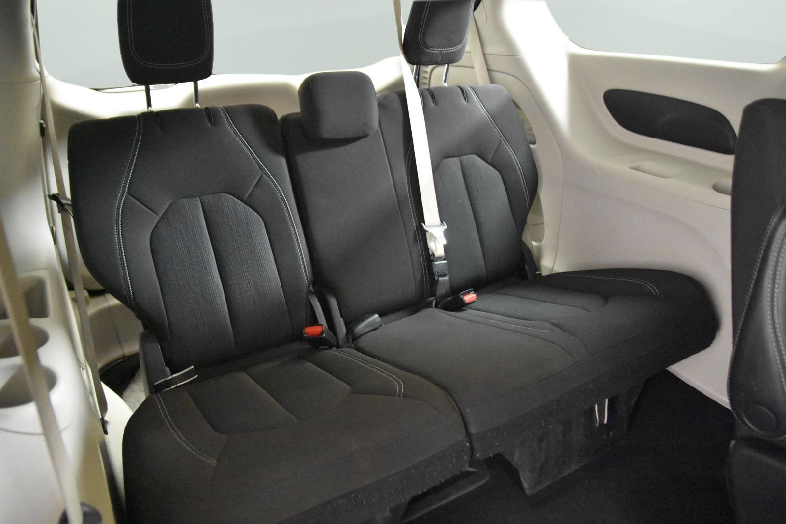 Used 2023 Chrysler Voyager LX FWD image 31