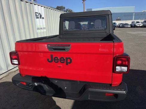 Used 2022 Jeep Gladiator Sport image 6