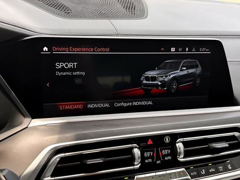 Used 2022 BMW X7 xDrive40i w/ M Sport Package AWD/4WD image 9