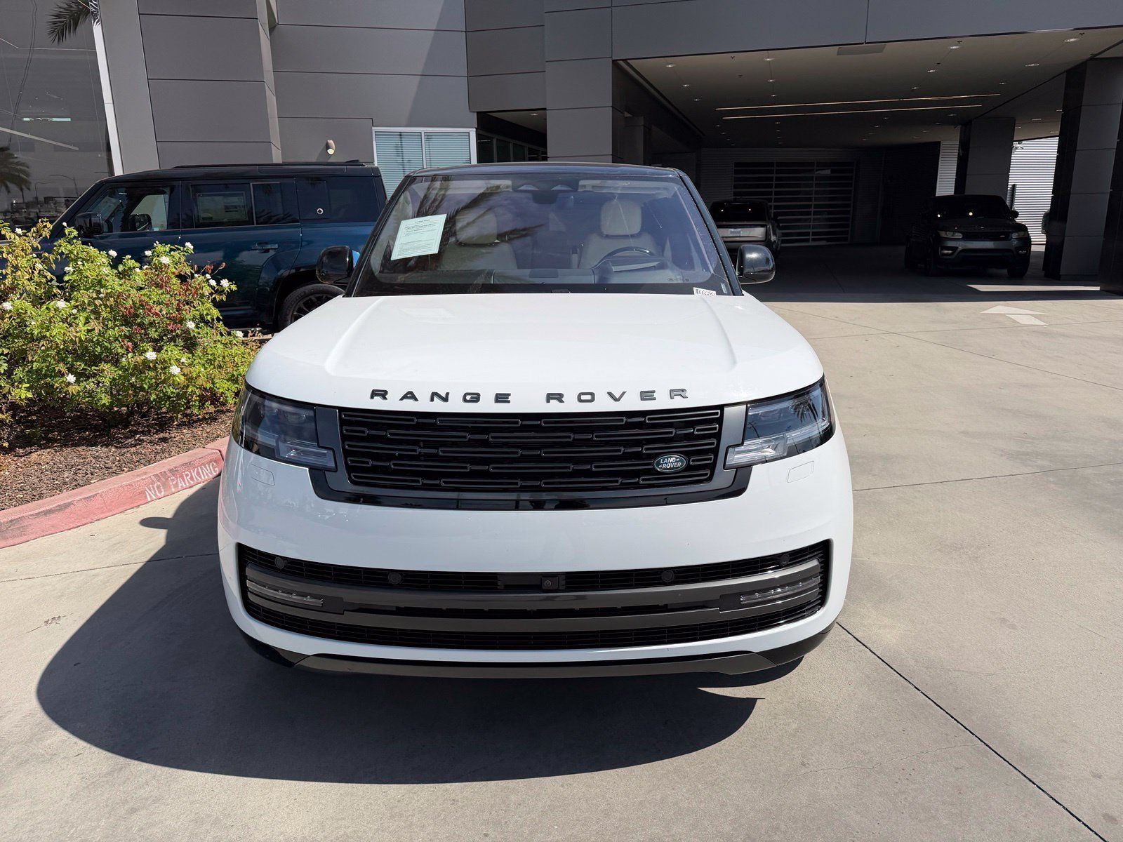 Used 2023 Land Rover Range Rover SE AWD/4WD image 2