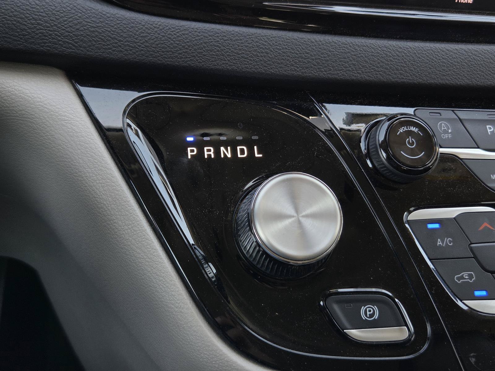 Used 2024 Chrysler Pacifica Touring-L FWD image 17