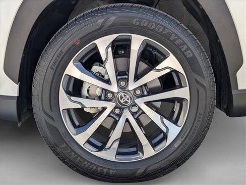 Used 2024 Toyota Corolla Cross XLE FWD image 22