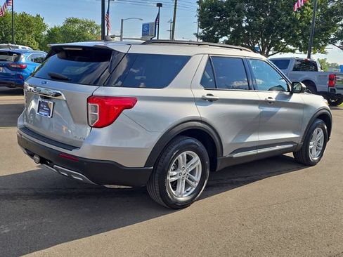 Certified 2024 Ford Explorer XLT w/ Equipment Group 202A AWD/4WD image 4