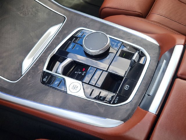 Used 2023 BMW X7 xDrive40i w/ Premium Package AWD/4WD image 21