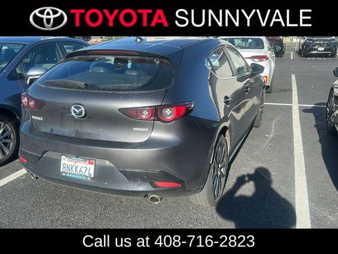 Used 2020 MAZDA MAZDA3 Hatchback w/ Preferred Package FWD image 2