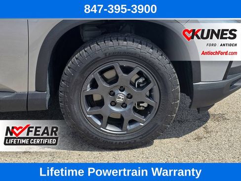 Used 2025 Honda Pilot TrailSport image 9
