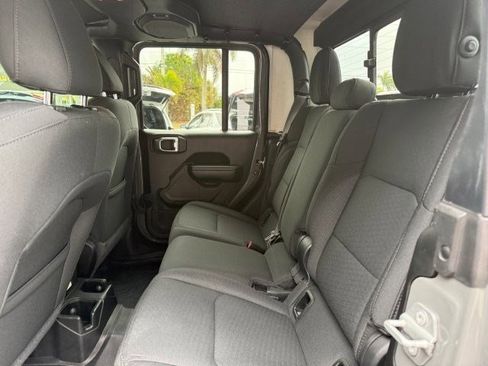 Used 2022 Jeep Gladiator Sport image 13