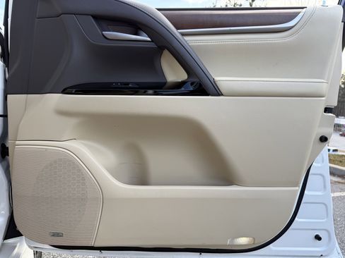 Used 2020 Lexus LX 570 4WD w/ Luxury Package image 45