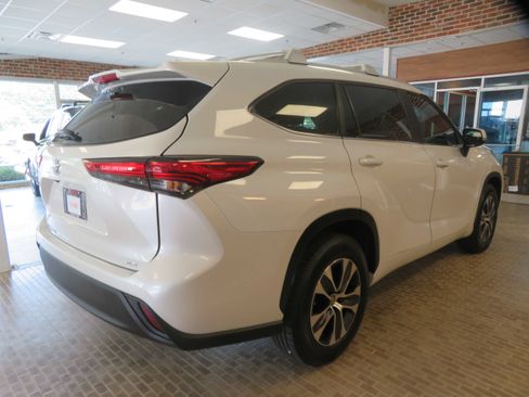 Used 2023 Toyota Highlander XLE FWD image 70