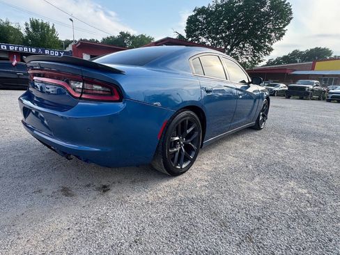 Used 2020 Dodge Charger SXT w/ Blacktop Package image 4