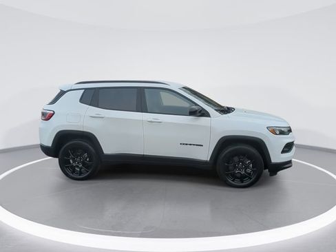 New 2026 Jeep Compass Latitude image 9