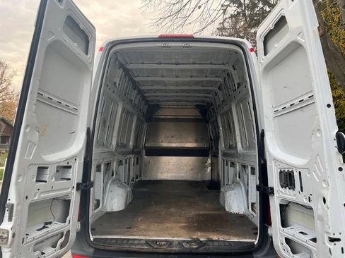 Used 2014 Freightliner Sprinter 2500 image 20