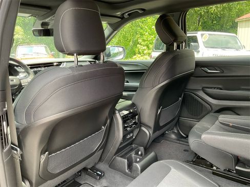 New 2025 Jeep Grand Cherokee L Laredo w/ Luxury Tech Group I image 27