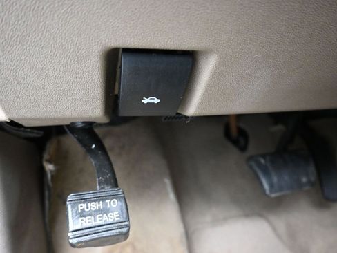 Used 2014 Chrysler Town & Country Touring image 24