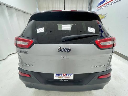 Used 2017 Jeep Cherokee Limited AWD/4WD image 6