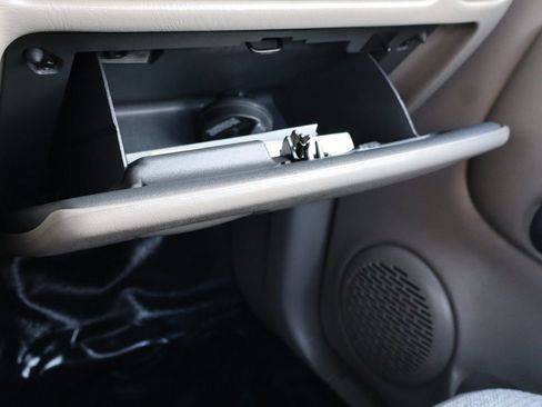 Used 2000 GMC Sonoma SL w/ Cold-Climate Pkg image 26