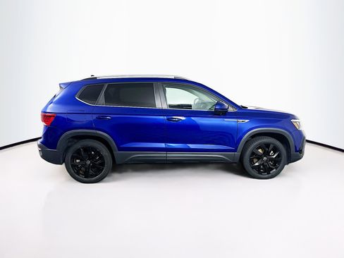 Used 2023 Volkswagen Taos SE w/ Panoramic Sunroof Package FWD image 10