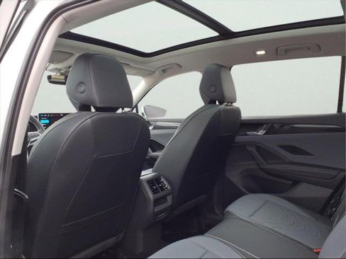 New 2026 Volkswagen Tiguan SE image 12