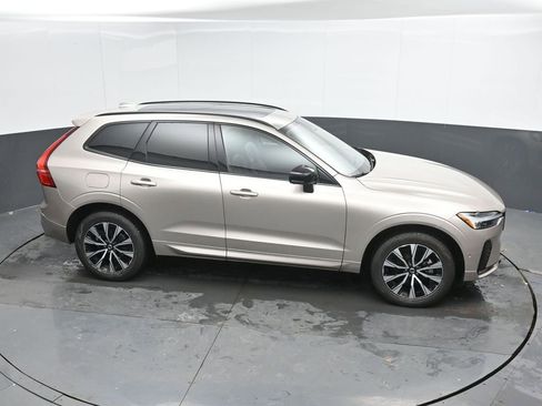Used 2025 Volvo XC60 B5 Plus AWD/4WD image 30