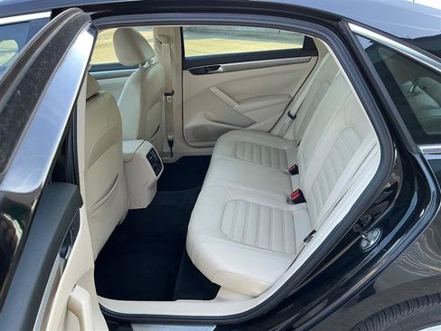 Used 2016 Volkswagen Passat 1.8T w/ Lighting Package image 31