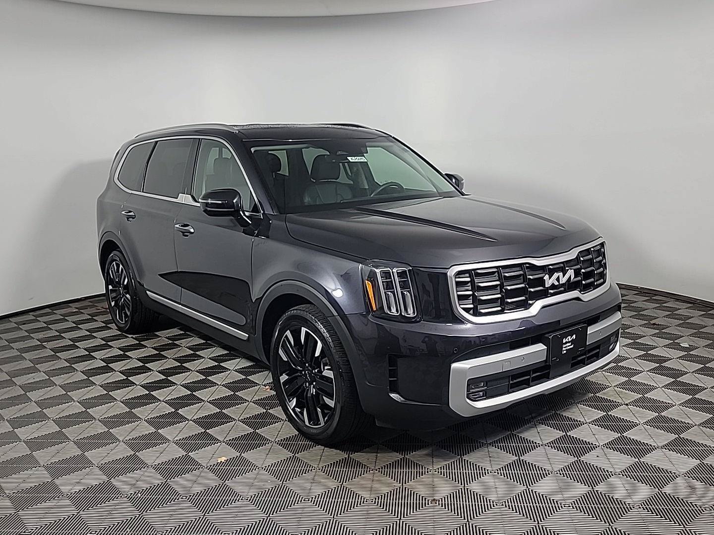 Used 2025 Kia Telluride SX w/ SX Captain's Chair Package AWD/4WD image 1