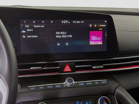 Used 2023 Hyundai Elantra Limited FWD image 16