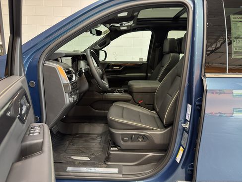 New 2026 GMC Yukon Elevation w/ Elevation Premium Package AWD/4WD image 16