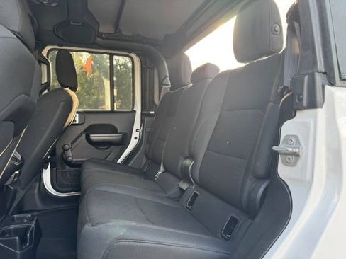 Used 2020 Jeep Gladiator Sport AWD/4WD image 19