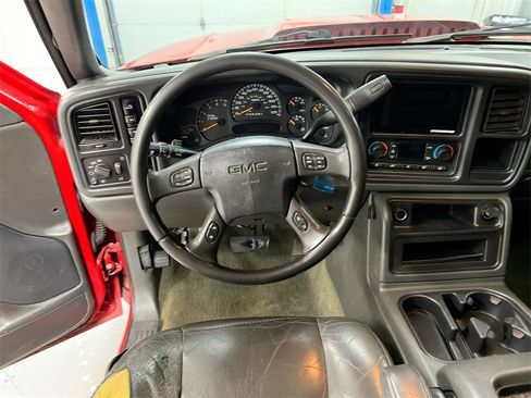 Used 2006 GMC Sierra 3500 SLT w/ Heavy-Duty Power Package image 18