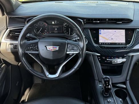 Used 2023 Cadillac XT6 Premium Luxury image 12