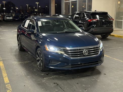 Used 2022 Volkswagen Passat 2.0T SE image 3