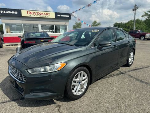 Used 2015 Ford Fusion SE image 2