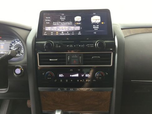 Used 2022 Nissan Armada SL w/ Captain's Chairs Package RWD image 13