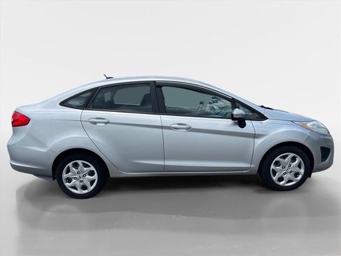 Used 2013 Ford Fiesta SE FWD image 6