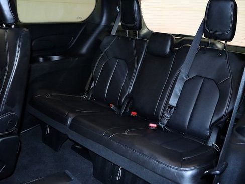 Used 2026 Chrysler Pacifica Select image 12