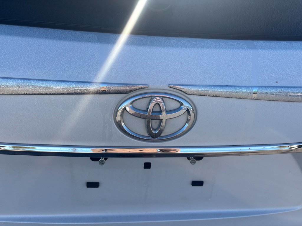 Used 2022 Toyota Highlander L FWD image 24