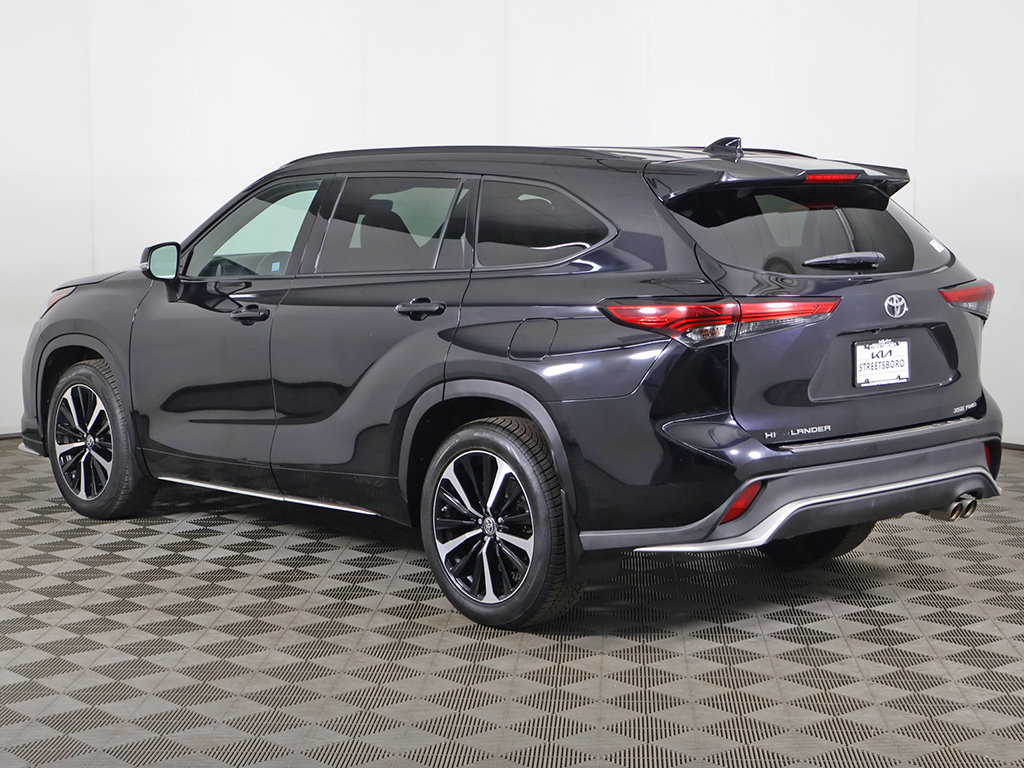 Used 2021 Toyota Highlander XSE AWD/4WD image 10