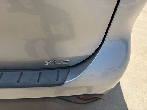 Used 2023 Toyota Highlander XLE FWD image 5