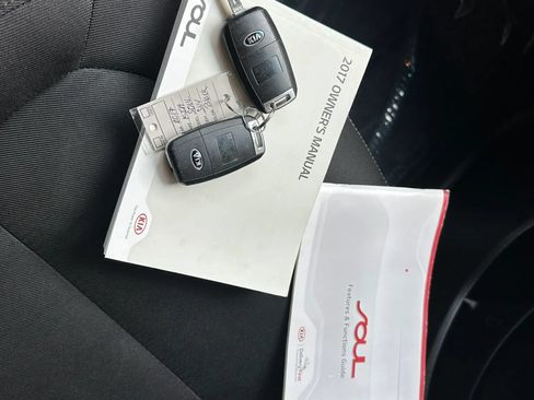 Used 2017 Kia Soul + FWD image 26