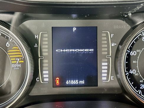 Used 2019 Jeep Cherokee Latitude Plus AWD/4WD image 18