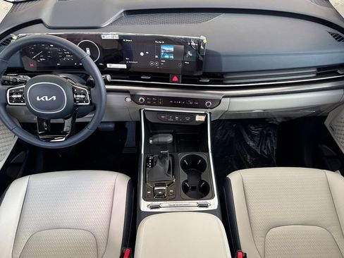 New 2025 Kia Carnival SX Prestige FWD image 13