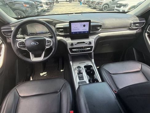 Used 2023 Ford Explorer XLT w/ Equipment Group 202A RWD image 14